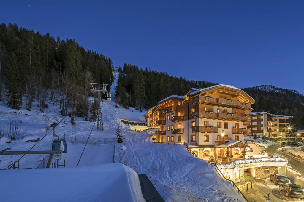 Chalet del Sogno, Exterior winter view, Italy