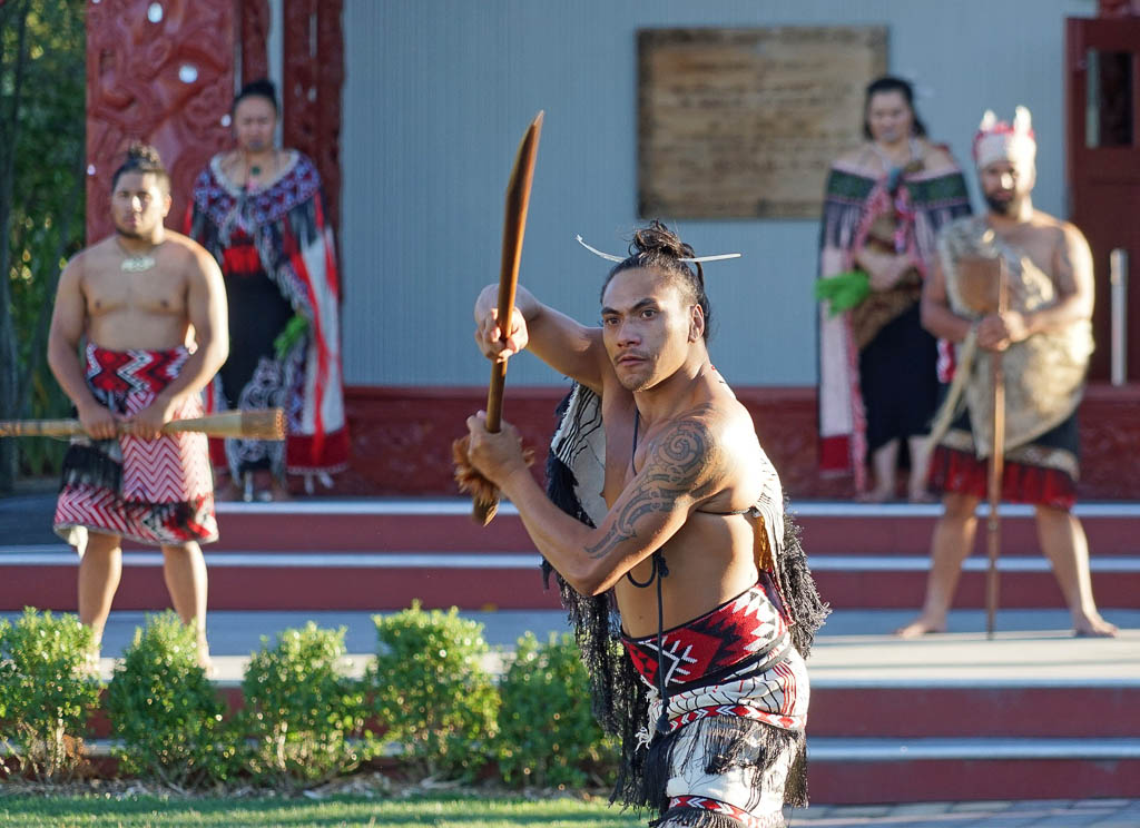 Maori Welcome, Titiraupenga